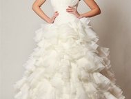 Неотразимое свадебное платье Продам симпатичное свадебное платье, цвет белый, размер 40-42.   Платье полностью сделано из ткани (не сетка), поэтому ве, Екатеринбург - Свадебные платья