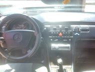 :  Mercedes-Benz    , , -   ,   -,  ,  . 